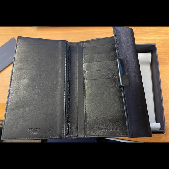 Prada wallet (new with authentication card) - Picture 6 of 8